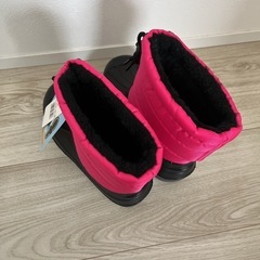 【新品未使用】20センチ　ピンク スノーブーツ フリースライニングの画像