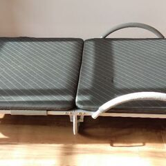 折りたたみベッドの画像