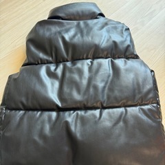 ZARA ダウンベストの画像