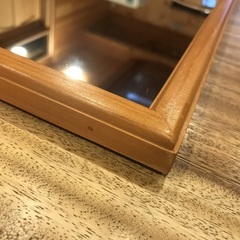 鏡　壁掛け、洗面所に置いたり出来るタイプです。　サイズ約縦40センチx横30センチ　　中古美品の画像