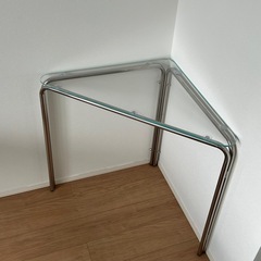 三角ガラステーブルの画像