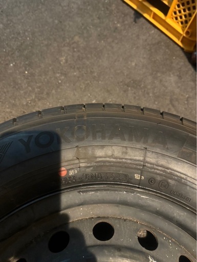 ハイエース　キャラバン　 ホイルヨコハマタイヤ195/80R15４本セット　夏タイヤ 23年製新品処分したいので値下げしました