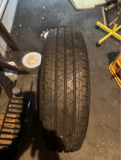 ハイエース　キャラバン　 ホイルヨコハマタイヤ195/80R15４本セット　夏タイヤ 23年製新品処分したいので値下げしました