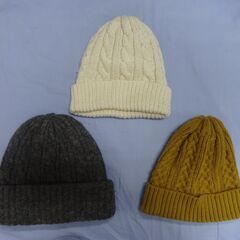 ( E-79 )ニット帽 ３つまとめて セット まとめ売り カーキ グレー ホワイト 白 フリーサイズ 中古の画像