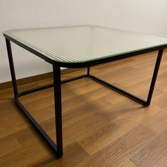 新品・未使用 ガラスローテーブルの画像