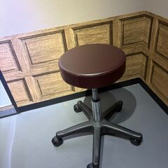 サロン仕様のスツール（お掃除キャスター仕様）ブラウンの画像