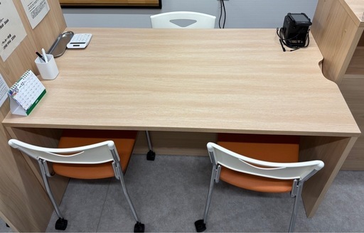 ミーティングデスク＋チェア4脚