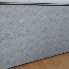 シングルベッド☆取りに来られる方のみ☆古いけどしっかりした造り☆収納ありの画像