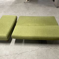【美品】二人掛け ソファーベッド グリーン 脚付き コンパクト 人気 早い者勝ち 引取歓迎 配送OKの画像