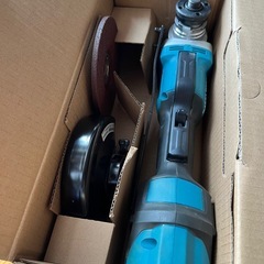 マキタ　充電式ディスクグラインダー　別売り砥石も色々付けます！の画像