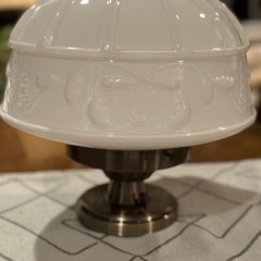 アンティーク　ミルクガラスシーリング照明　クラシカルリーフ模様　付属品付きの画像