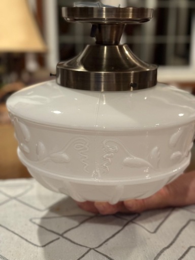 アンティーク　ミルクガラスシーリング照明　クラシカルリーフ模様　付属品付き