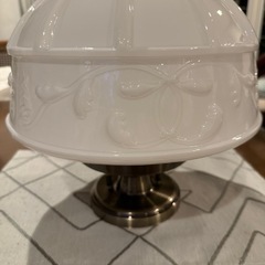 アンティーク　ミルクガラスシーリング照明　クラシカルリーフ模様　付属品付きの画像