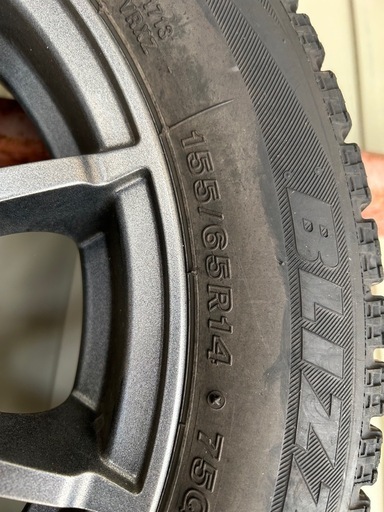 スタッドレスタイヤ
155/65R14 軽四用　4本セット中古