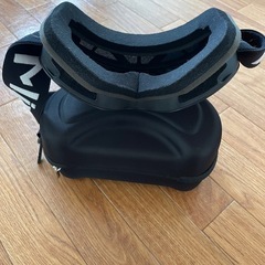 ゴーグルとケースセットの画像