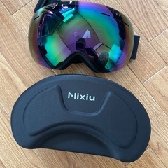 ゴーグルとケースセットの画像