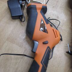 山善 LPHS-1025 ガーデントリマ＋ホールソー 中古品 延長パイプ/バッテリx１/充電 【ハンズクラフト宜野湾店】の画像