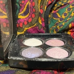 シャネル　アイシャドウ　パープルの画像