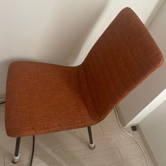 オレンジの椅子×2の画像