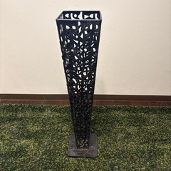 テーブル等、椅子、オブジェ等の画像