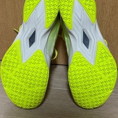 美品！YONEX AERUS バドミントンシューズ ホワイト/イエロー25.5㌢の画像