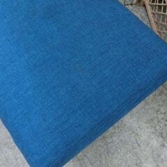 オットマン スツール ロータイプ 布地 青 幅93 高さ30 ファブリック 長椅子 足置き 椅子 ブルー系 木脚 札幌 西野店の画像