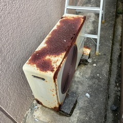 古いエアコンの画像