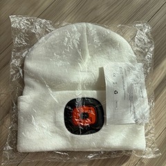 ニット帽 LEDライト付き USB充電式 の画像