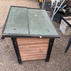 犬小屋と折りたたみゲージ大の画像