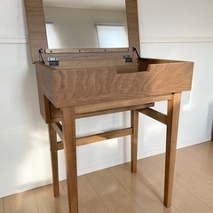木製ドレッサー ミラー付き　机の画像