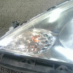 フィットシャトル DAA-GP2 左ヘッドライト ヘッドランプ の画像