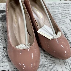 エナメルパンプスの画像