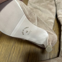 ベージュのブーツの画像