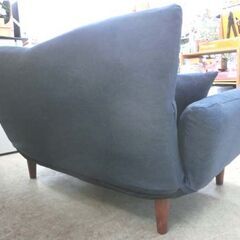 2人掛けソファ ネイビー 布張り ニトリ Nクラウン NV コンパクトソファ リクライニング ラブソファ 2P 2シーター 木脚 ファブリック クッション付き 札幌 西野店の画像