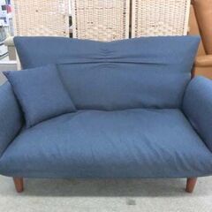 2人掛けソファ ネイビー 布張り ニトリ Nクラウン NV コンパクトソファ リクライニング ラブソファ 2P 2シーター 木脚 ファブリック クッション付き 札幌 西野店の画像