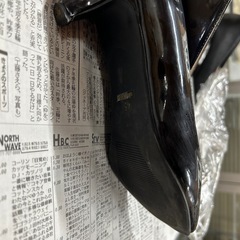 エナメルパンプスの画像