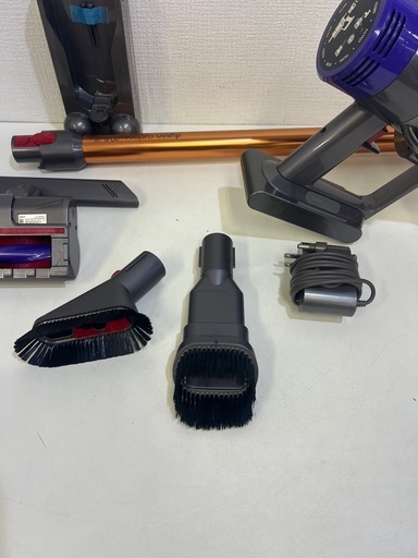 ダイソン v10 豊富なアタッチメント付き コードレス掃除機