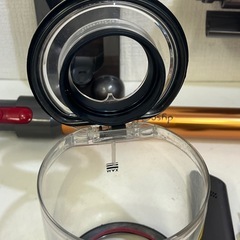 ダイソン v10 豊富なアタッチメント付き コードレス掃除機の画像