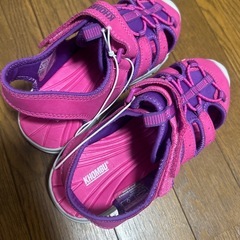 水陸両用の女の子用サンダルの画像