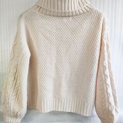 美品　ケーブルオフタートルニット　INGNI(イング)　セーターの画像