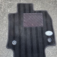 80ハリアー純正フロアマットの画像