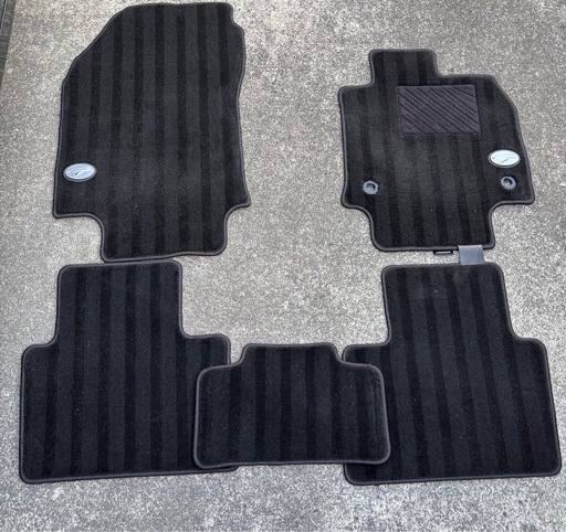 80ハリアー純正フロアマット