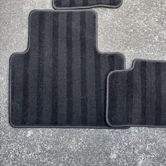 80ハリアー純正フロアマットの画像