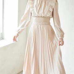 tocco closet ベージュ プリーツワンピース 新品
の画像