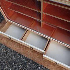 昭和 レトロ 食器棚 ポップ オレンジ ヴィンテージ ガラス戸 アンティーク 当時物 現状品 併売の画像