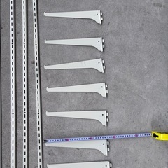 棚柱と棚受けの画像