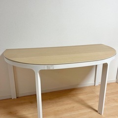 IKEA 半円形テーブル　机　デスクの画像