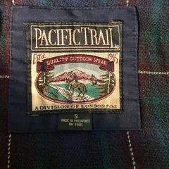 オリーブグリーン　フード付きジャケットの画像