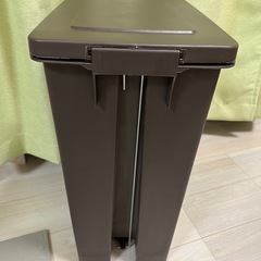 キッチン用ゴミ箱☆ペダル式 45リットル ブラウン の画像