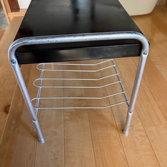 レトロなスチールラックの画像